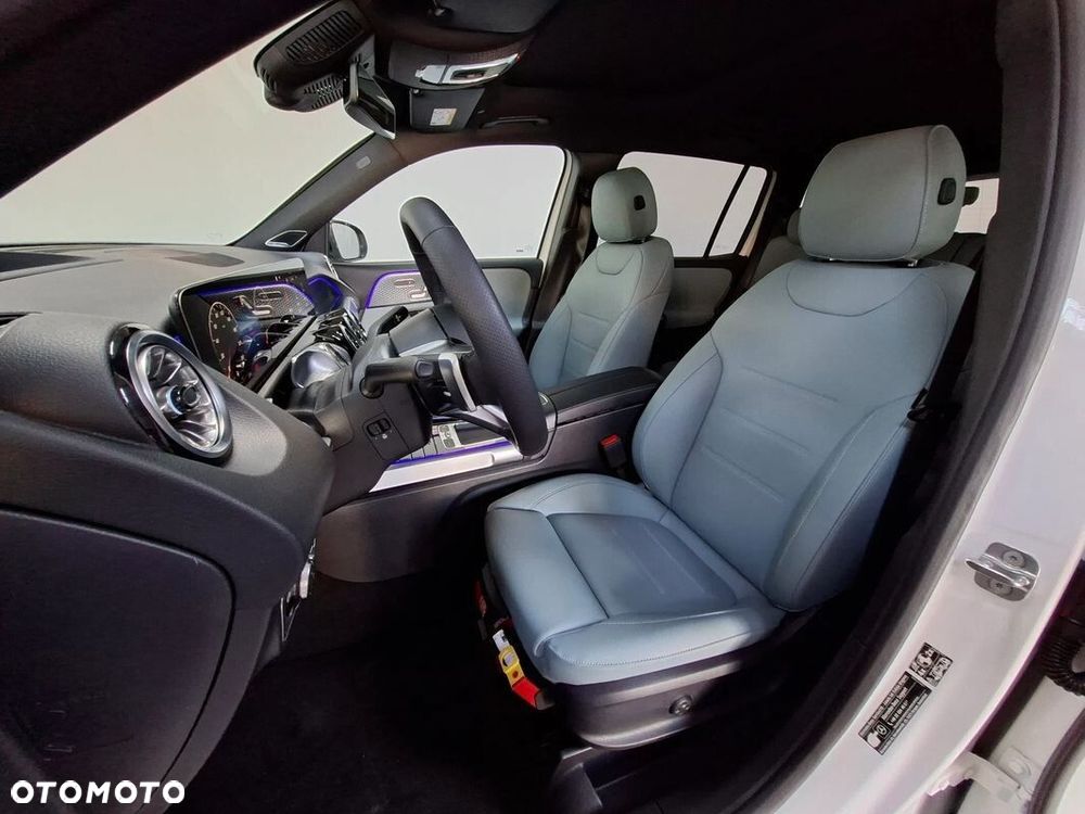 Mercedes-Benz GLB - 11