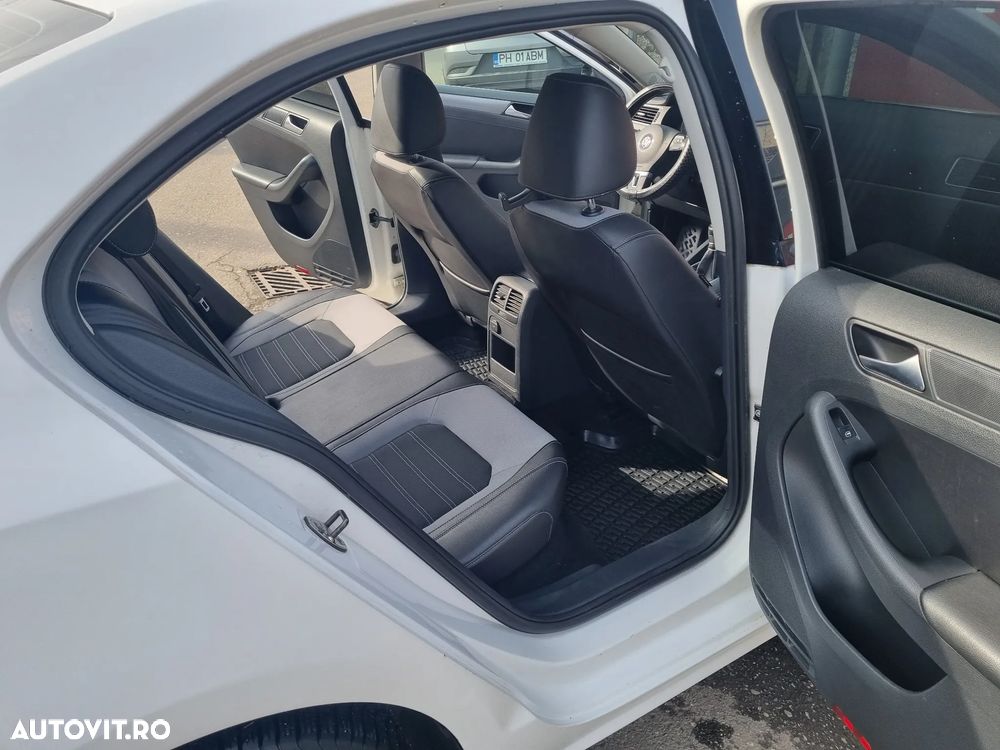 Volkswagen Jetta 2.0 TDI DPF Comfortline - 13