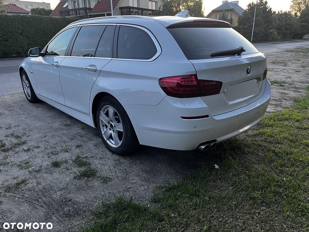 BMW Seria 5 525d Sport-Aut Luxury Line - 2