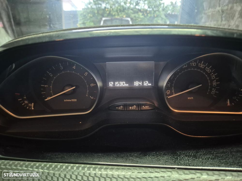 Peugeot 2008 1.2 PureTech Allure - 8