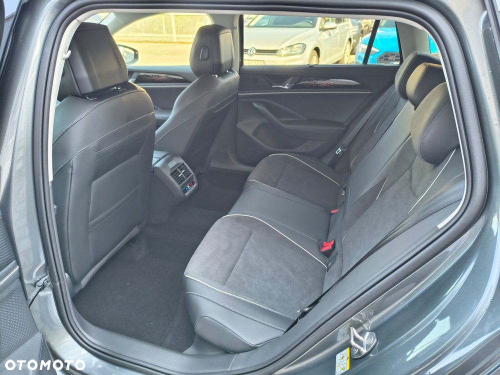 Volkswagen Passat - 12