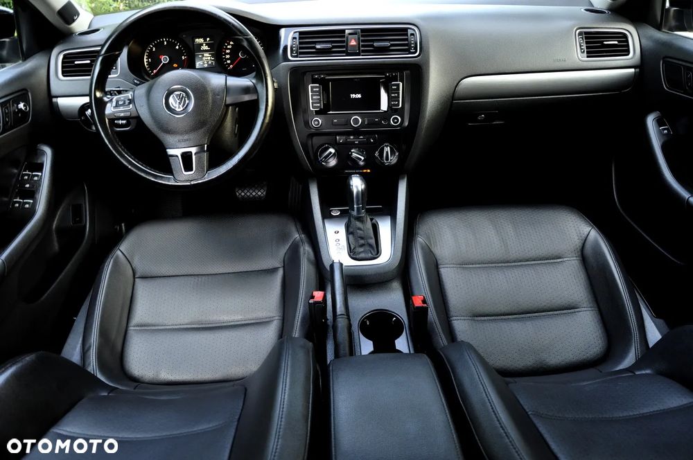 Volkswagen Jetta 2.0 TDI DSG Highline - 35