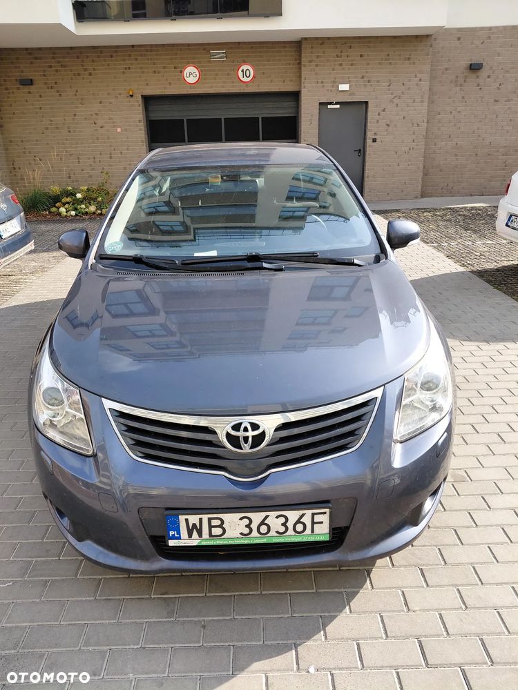 Toyota Avensis 1.8 Sol - 11