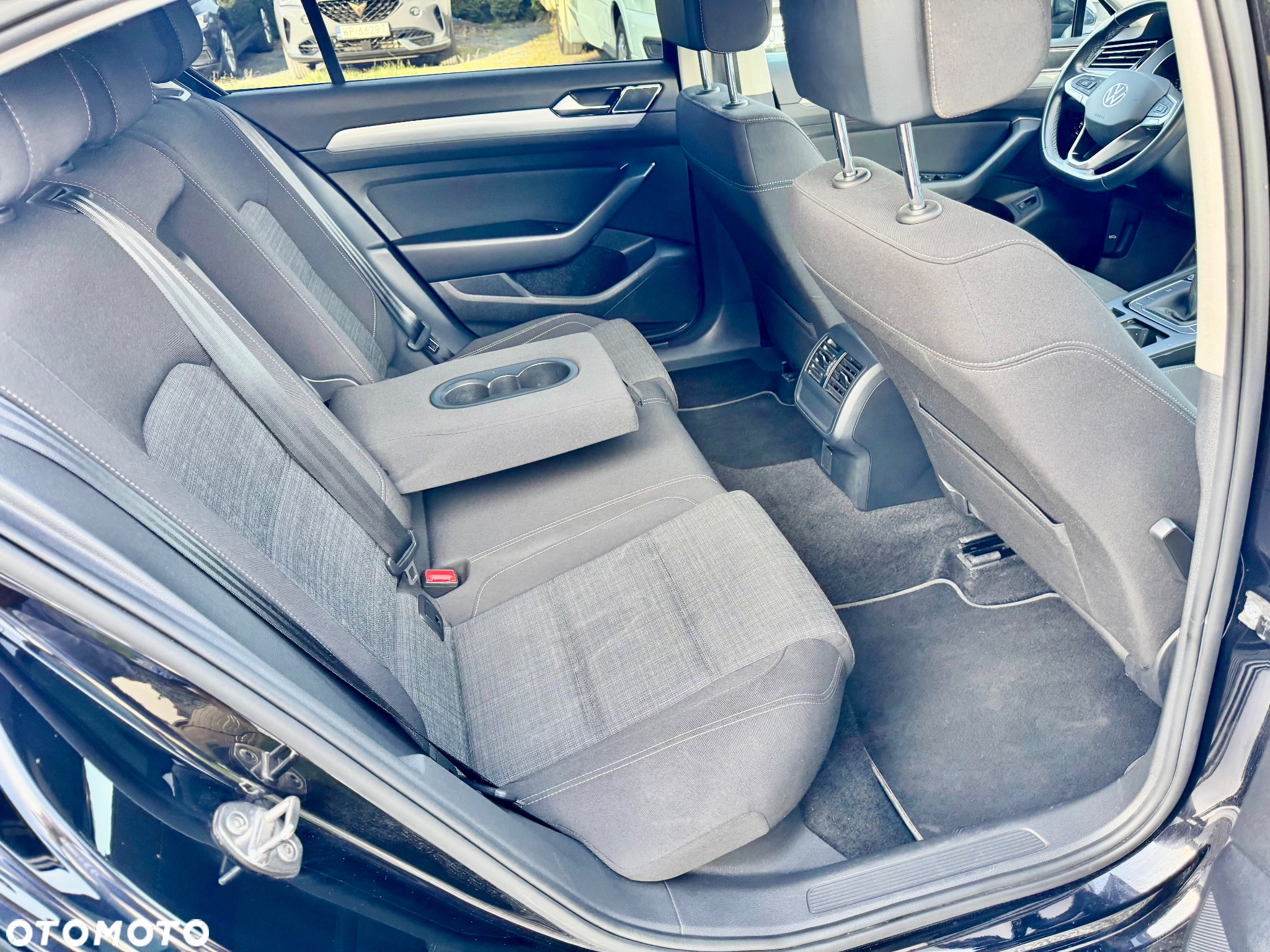 Volkswagen Passat 2.0 TDI EVO Elegance - 16