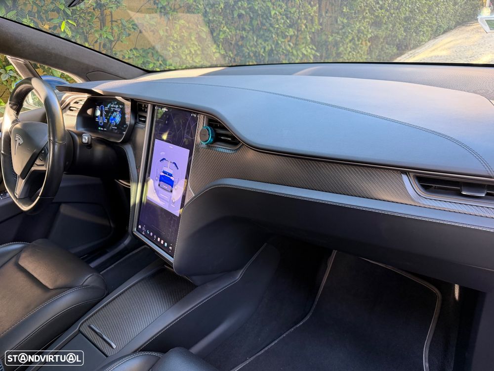 Tesla Model X - 29