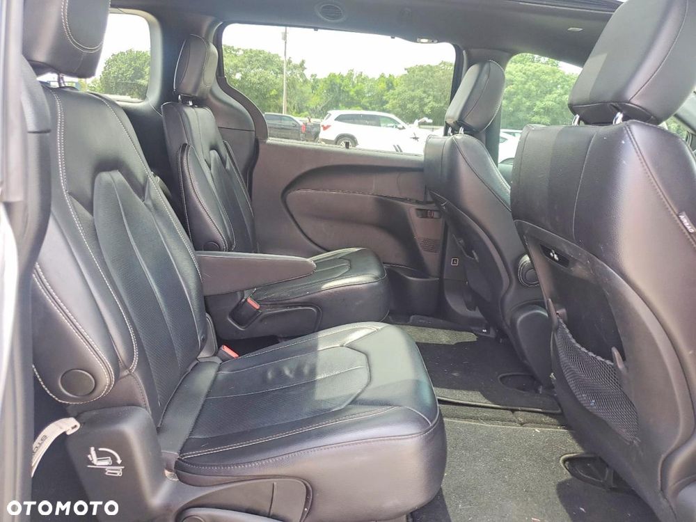 Chrysler Pacifica - 10