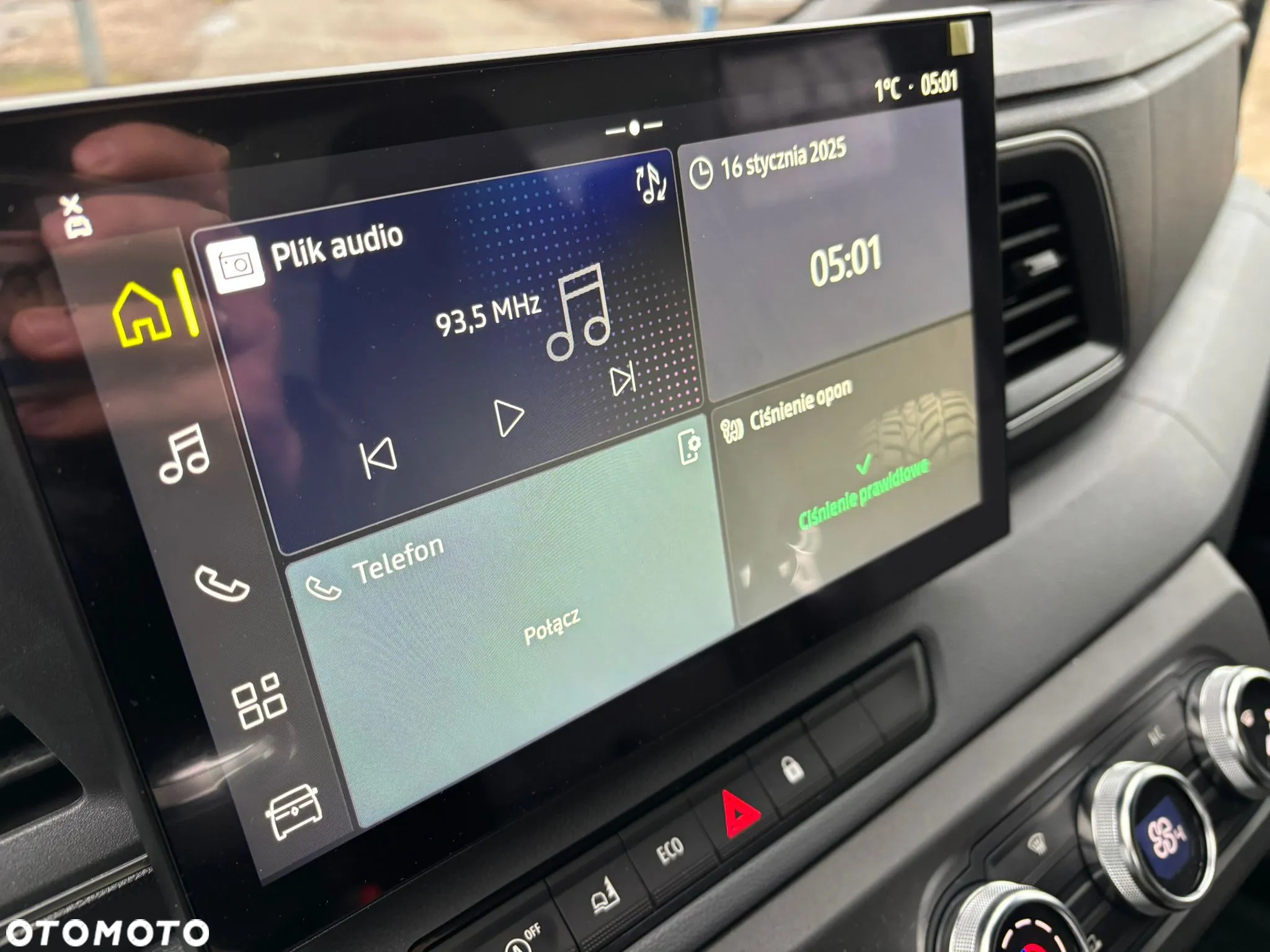 Renault Master 9EP kontener z windą - 10