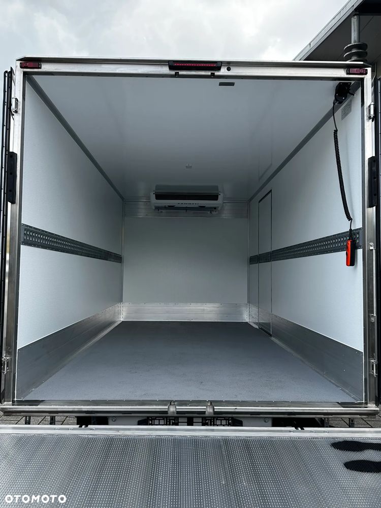 Mercedes-Benz Sprinter - 40