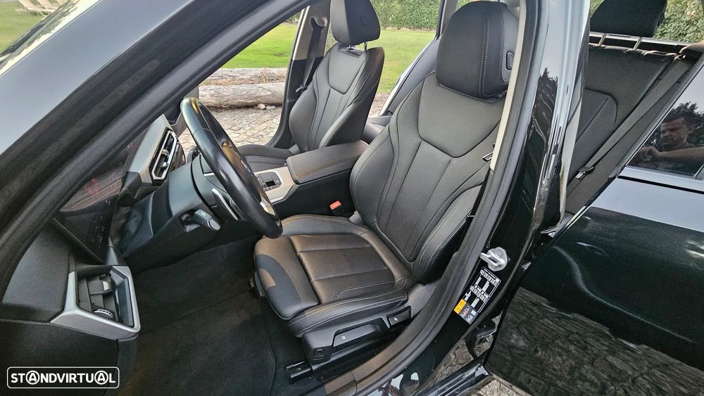 BMW 330 e Touring Line Sport Auto - 30