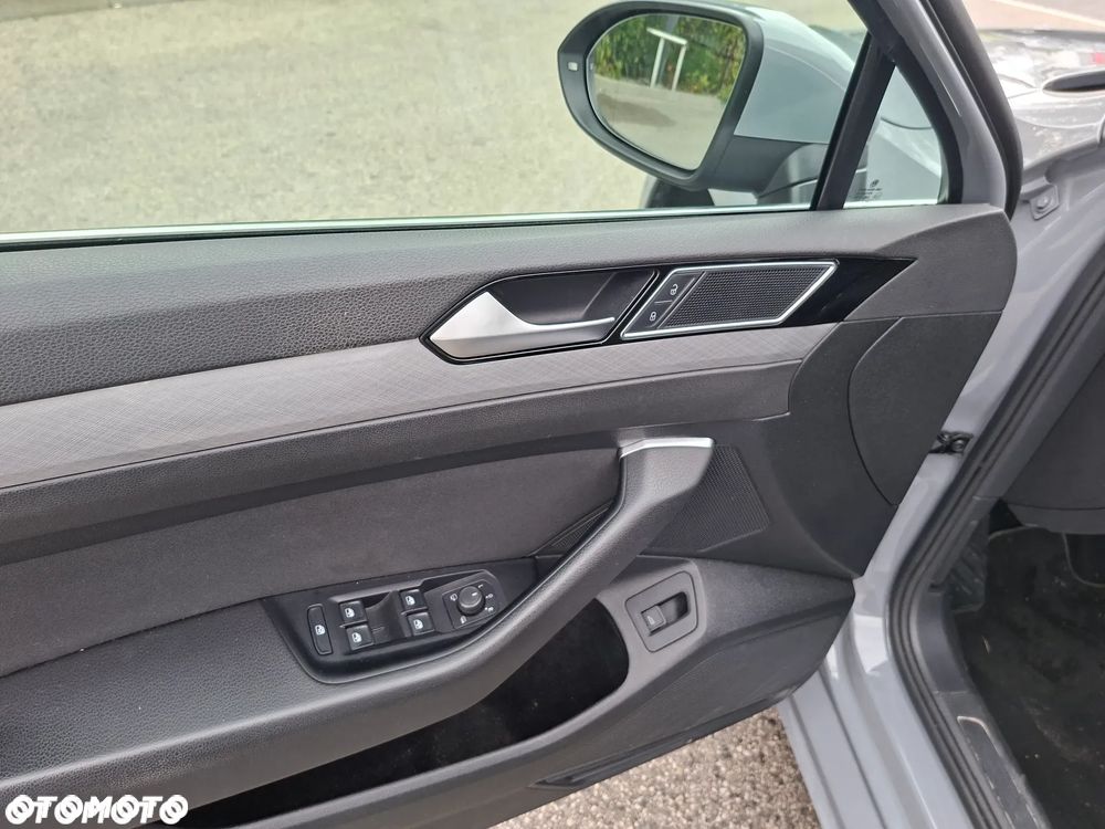 Volkswagen Passat - 25