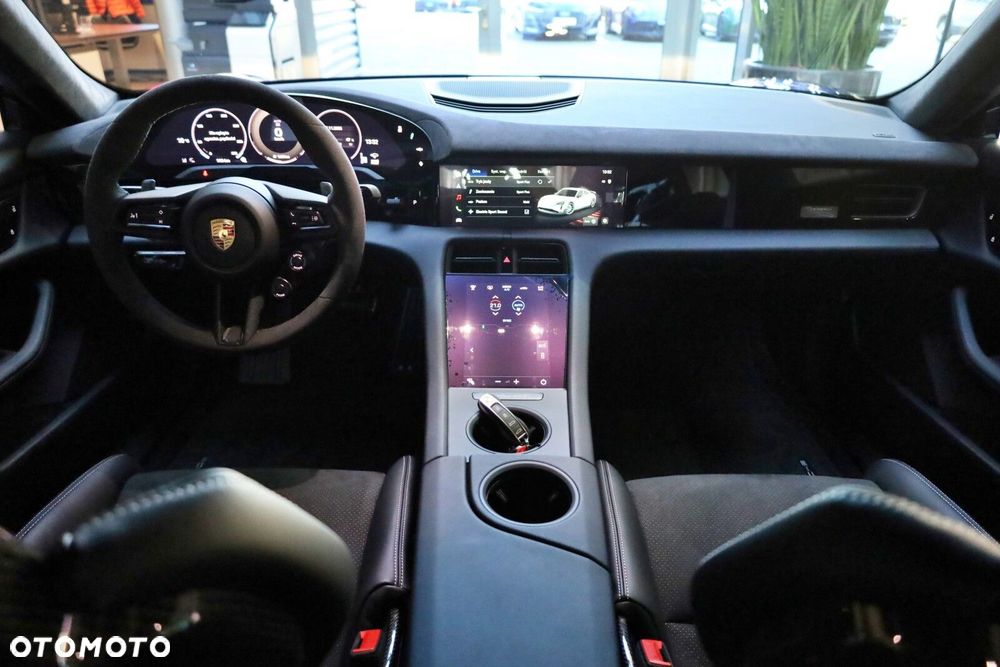 Porsche Taycan - 21