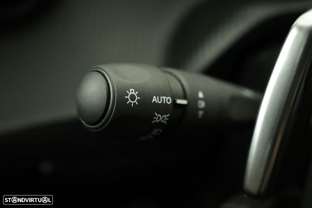 Peugeot 208 1.2 Hybrid Allure e-DCS6 - 16