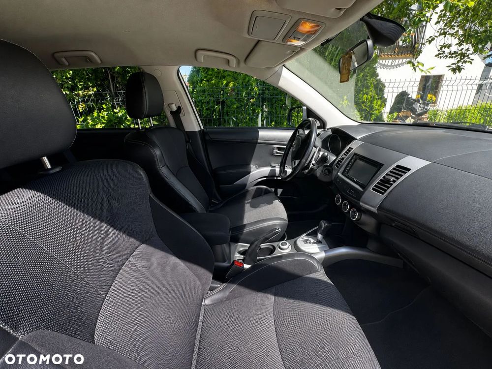 Mitsubishi Outlander 2.4 Instyle NAVI EU5 CVT - 9
