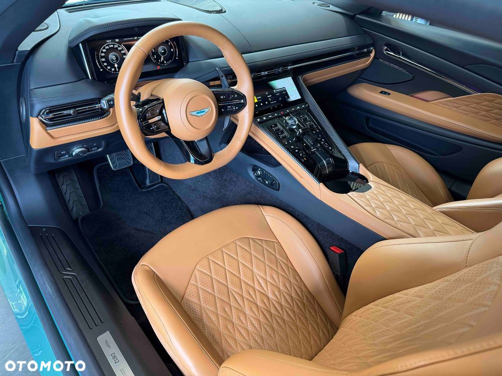 Aston Martin DB12 - 15