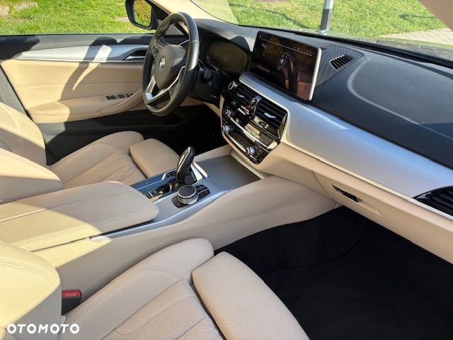 BMW Seria 5 520d xDrive Luxury Line sport - 9