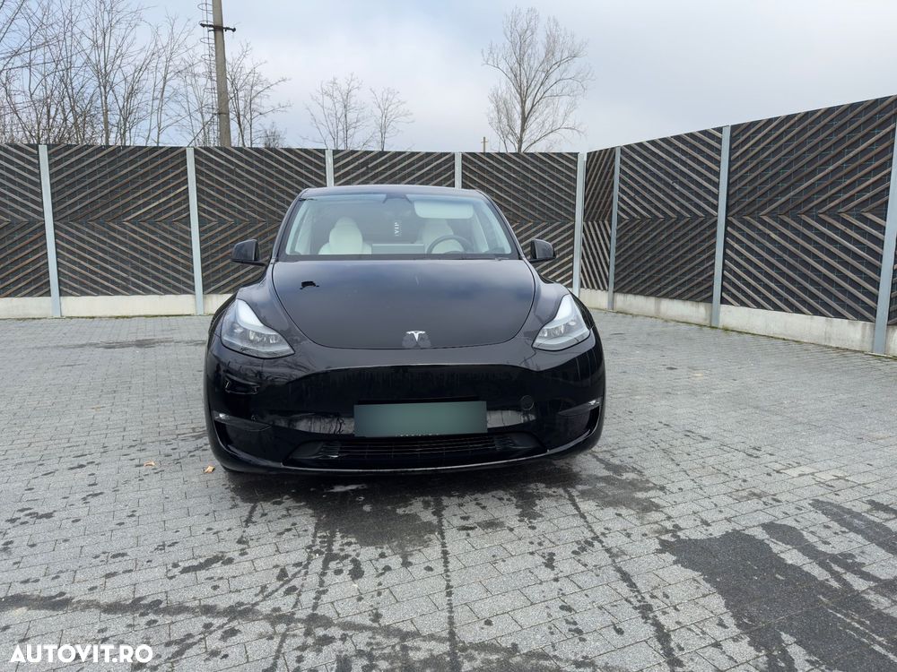 Tesla Model Y Long Range AWD - 4