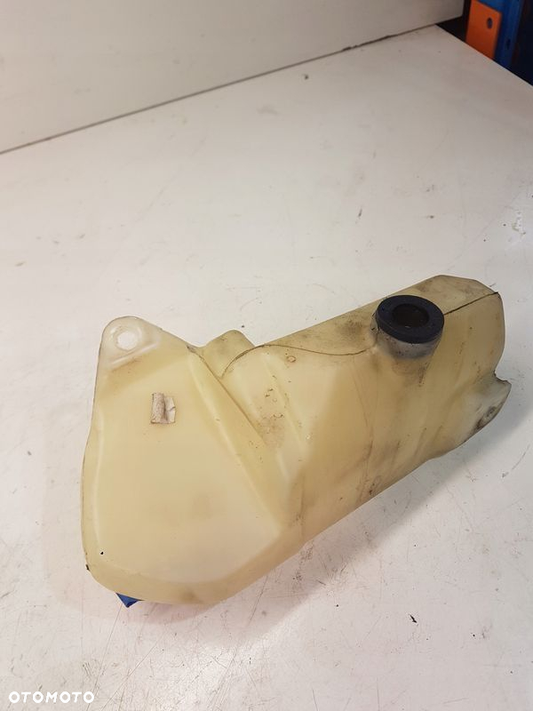 WLEW PŁYNU DO SPRYSKIWACZY AUDI A4 B7 8E0955453AQ - 3
