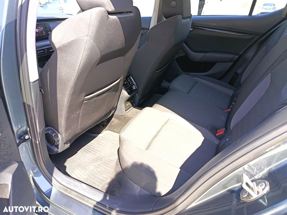 Skoda Octavia 2.0 TDI DSG Ambition - 6