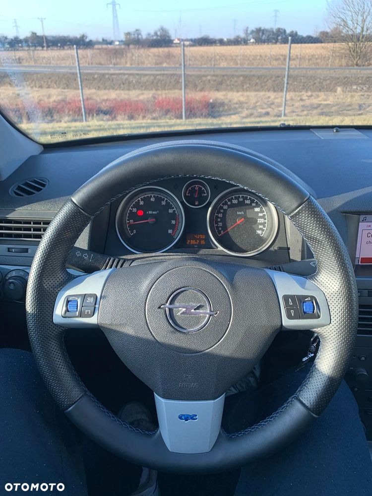 Opel Astra 2.0 Turbo Cosmo - 11