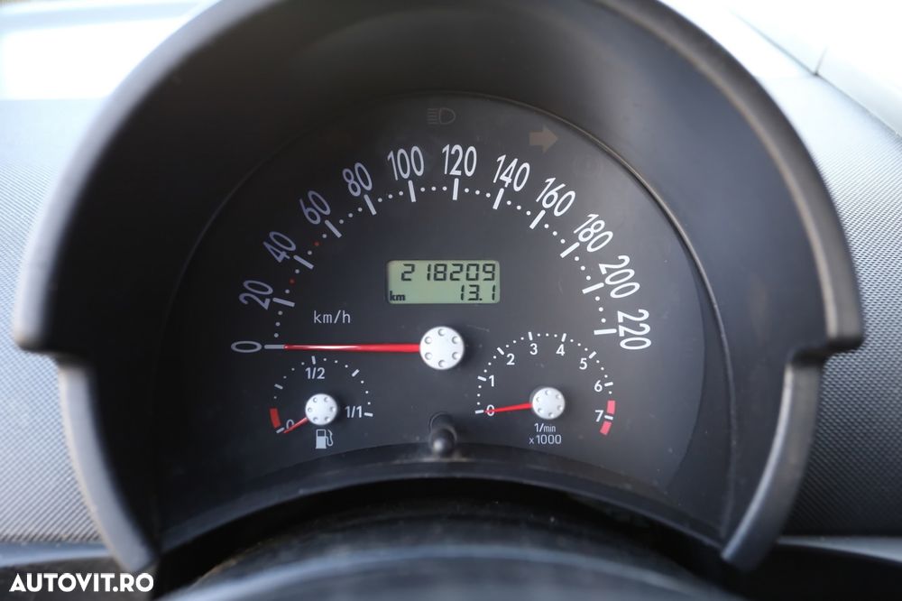 Volkswagen New Beetle - 12