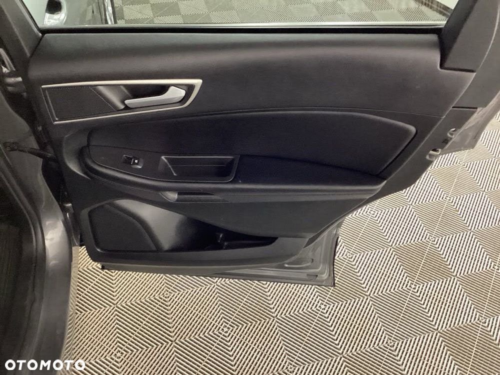 Ford Edge - 10