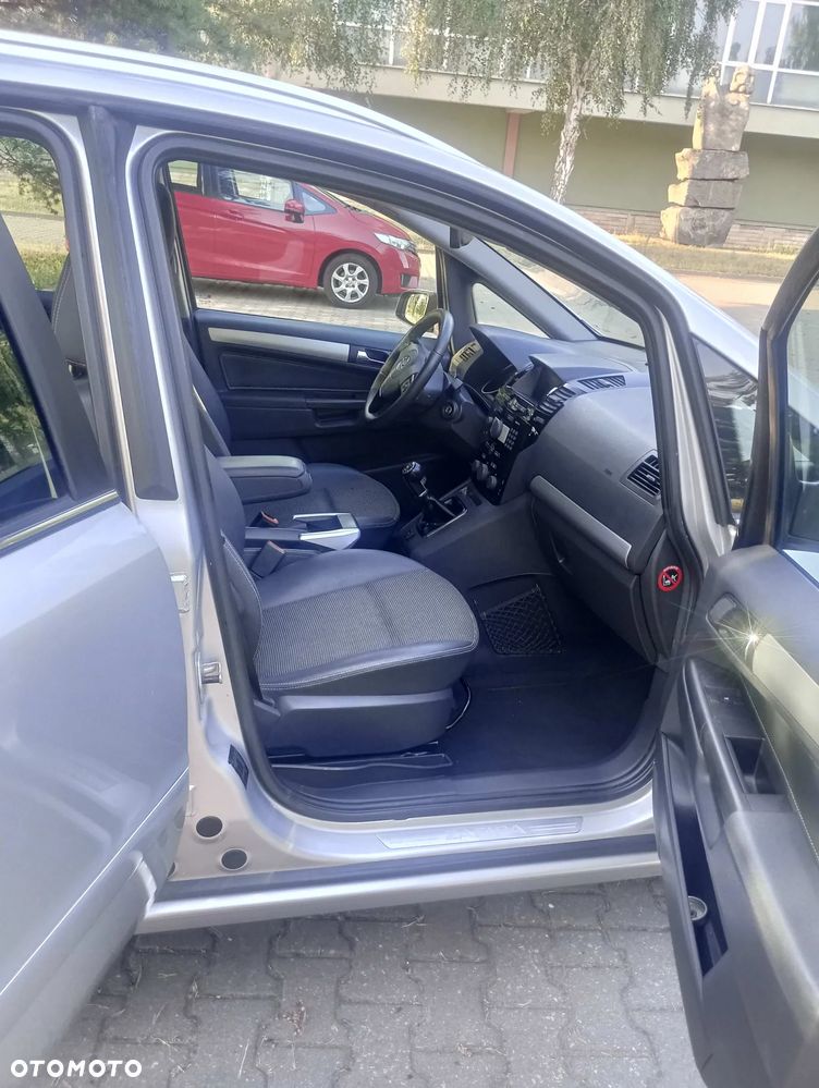 Opel Zafira 2.2 Navi - 4