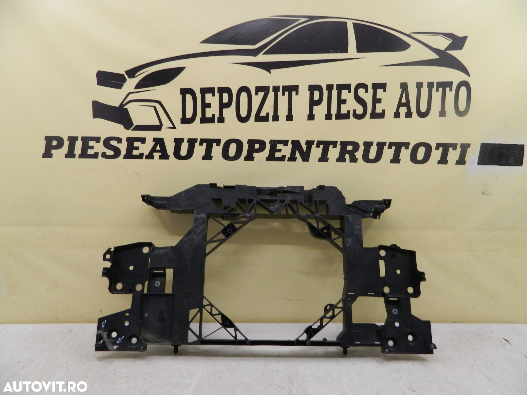Trager / Panou fata Renault Scenic 3, 2009, 2010, 2011, 2012 cod origine 752100007R. - 2