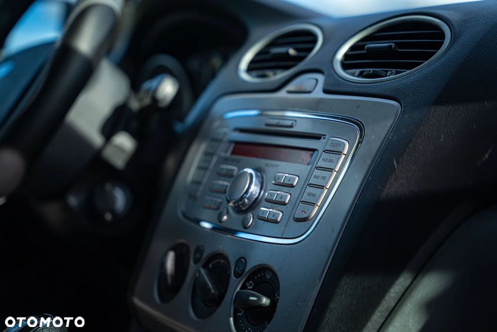 Ford Focus 1.6 Ambiente EU5 - 11