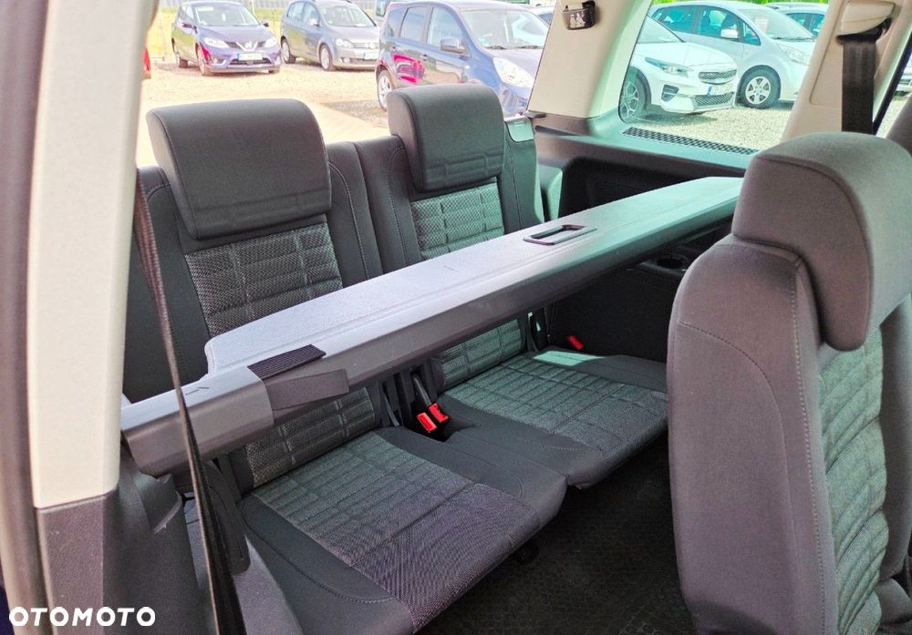 Volkswagen Touran - 10