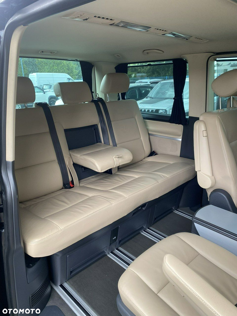 Volkswagen Multivan - 16