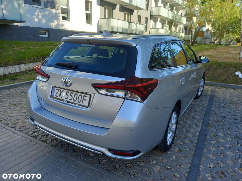 Toyota Auris 1.6 Premium - 4