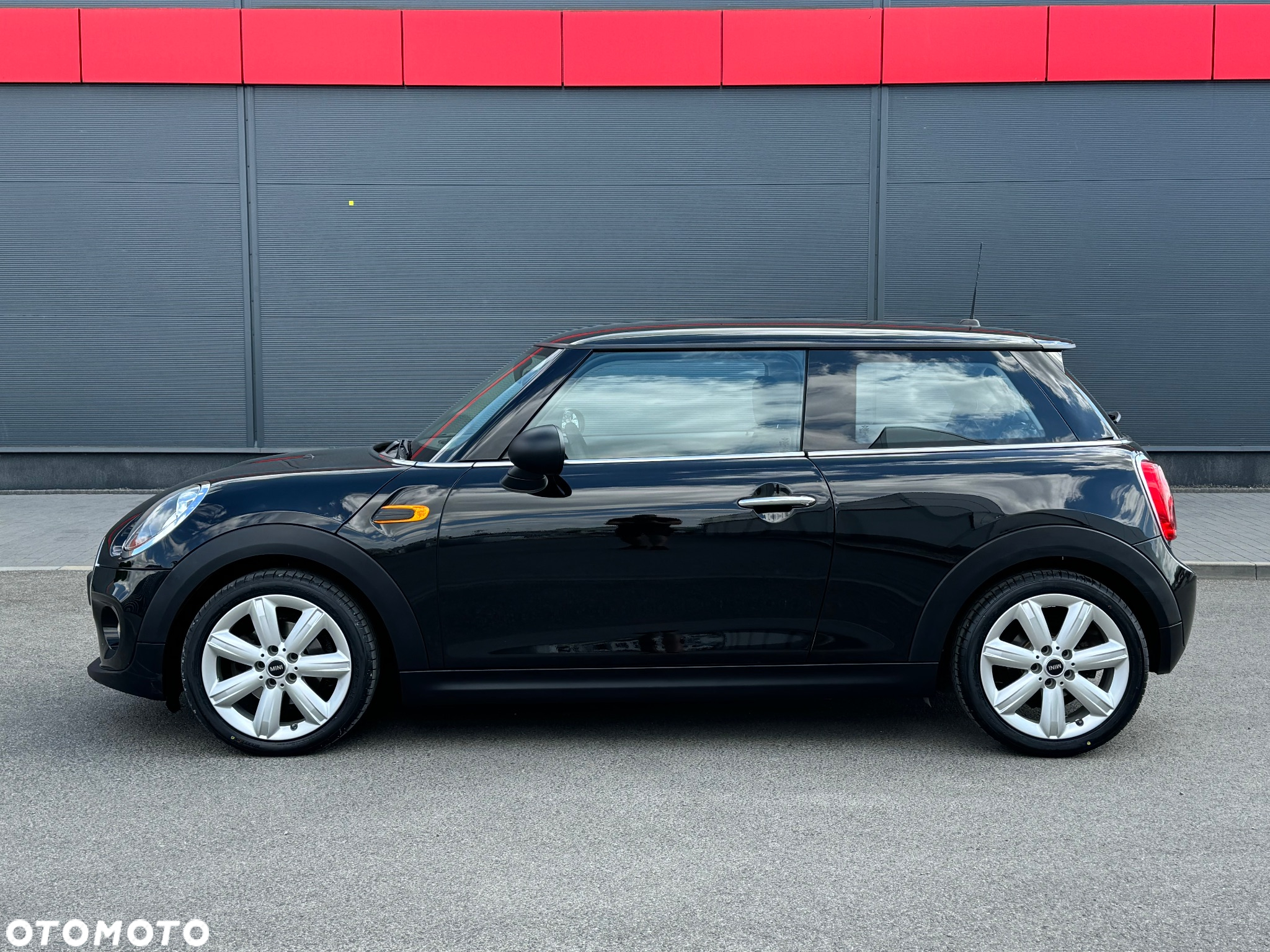 MINI ONE Standard - 10