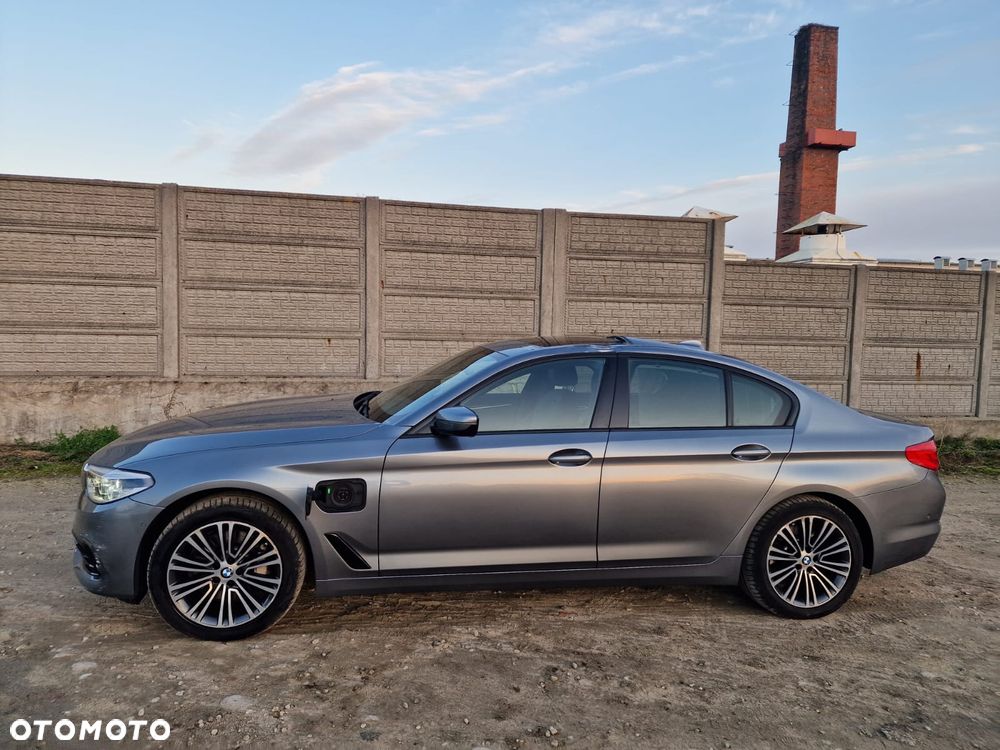 BMW Seria 5 530e iPerformance Sport Line sport - 30
