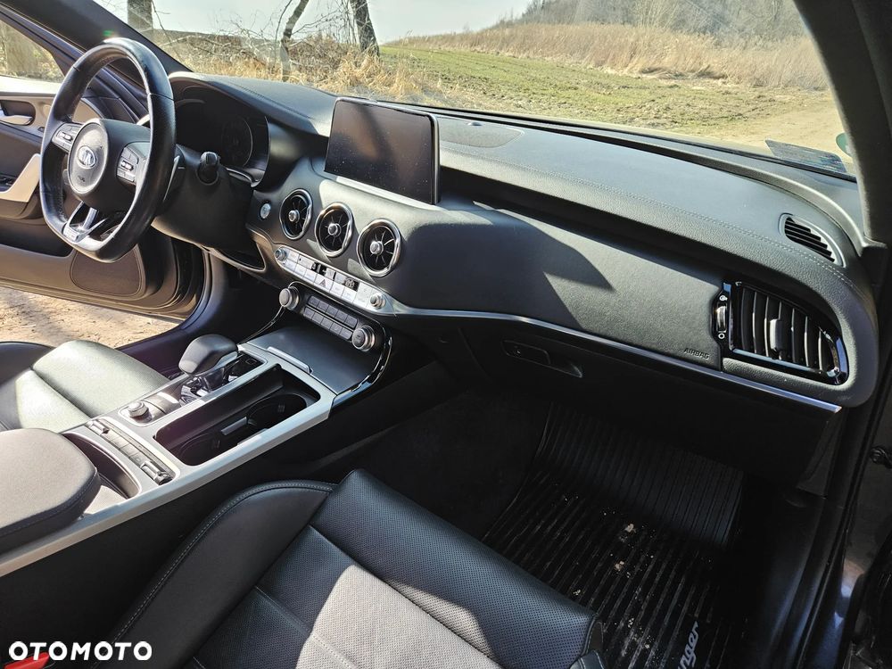 Kia Stinger 2.2 CRDI GT Line - 25