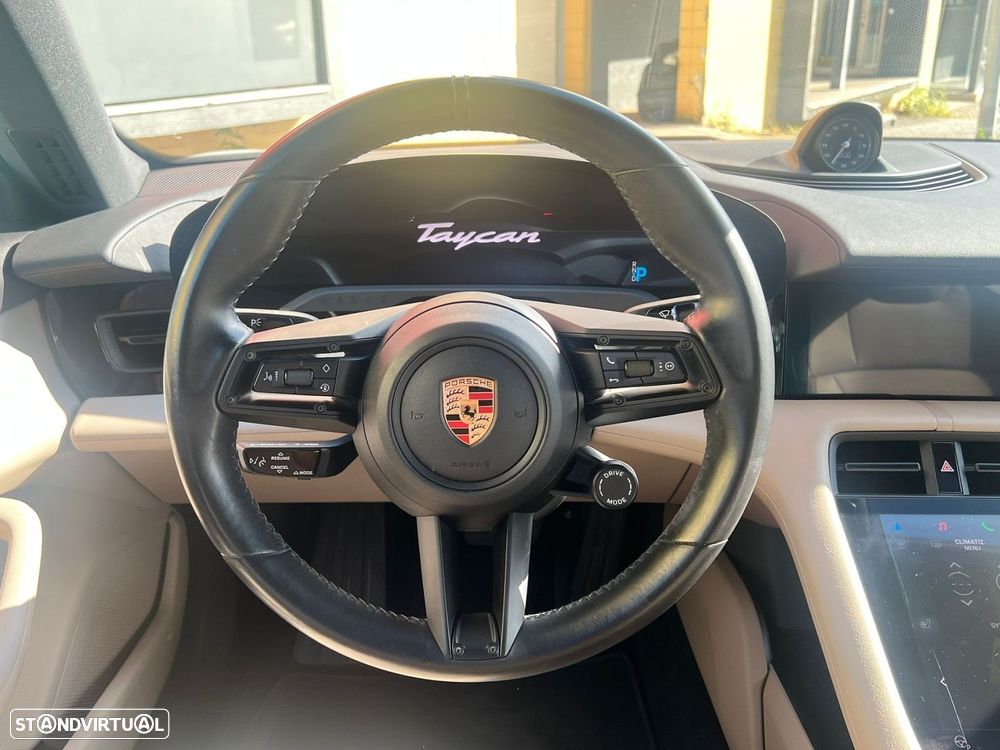 Porsche Taycan - 12