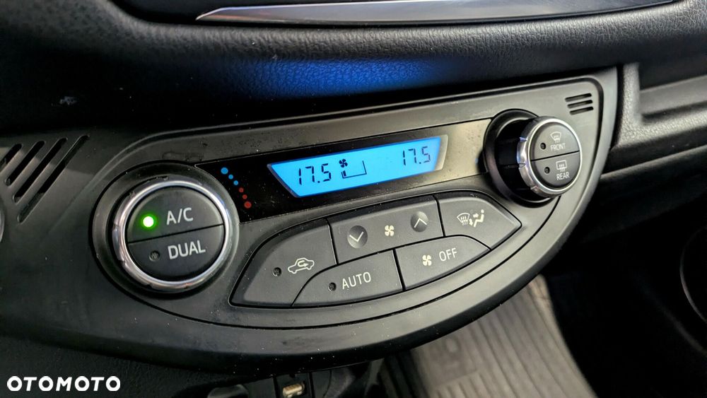 Toyota Yaris Hybrid 100 Dynamic - 15