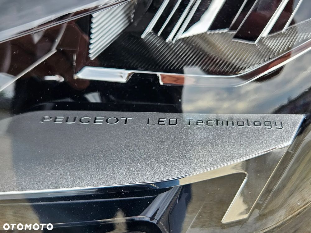 Peugeot 3008 1.2 PureTech Road Trip S&S EAT8 - 13