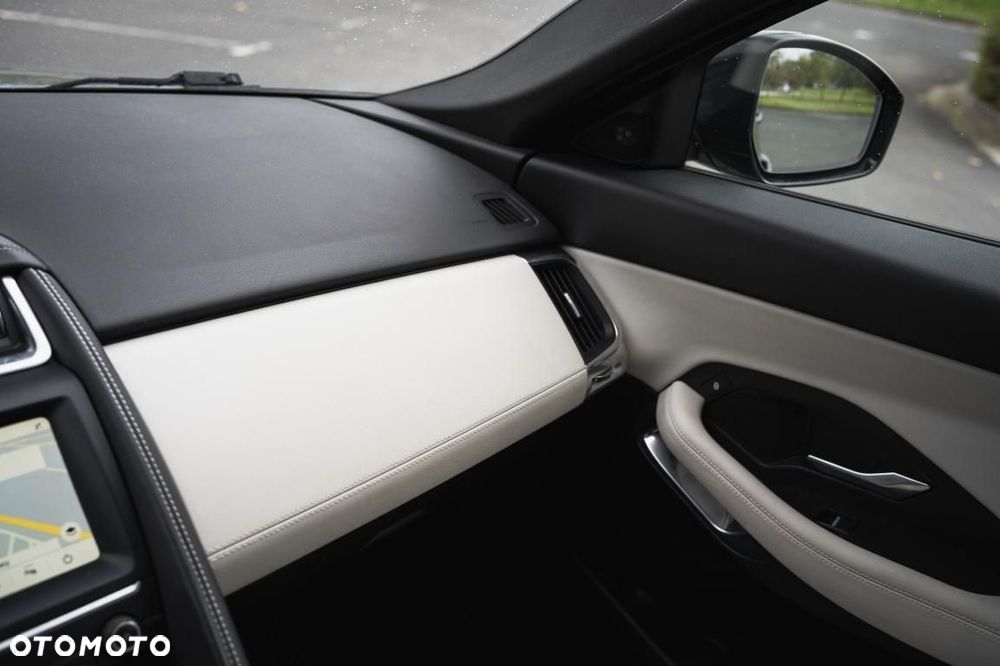 Jaguar E-Pace - 23