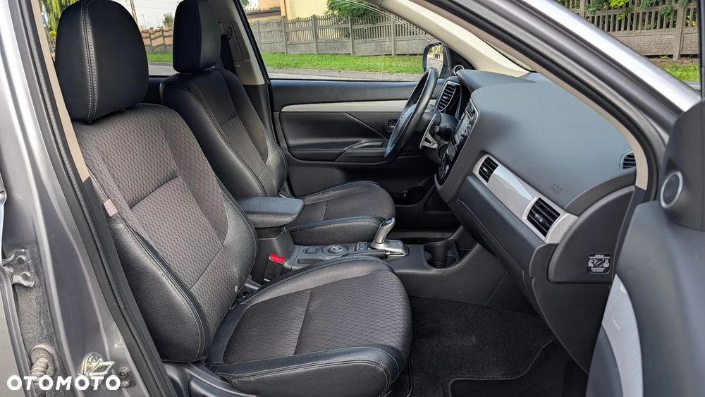 Mitsubishi Outlander 2.0 4WD Top - 11
