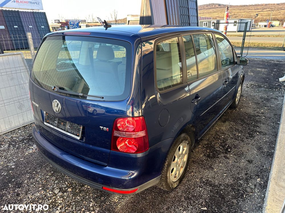 Volkswagen Touran 1.4 TSI DSG Conceptline - 4