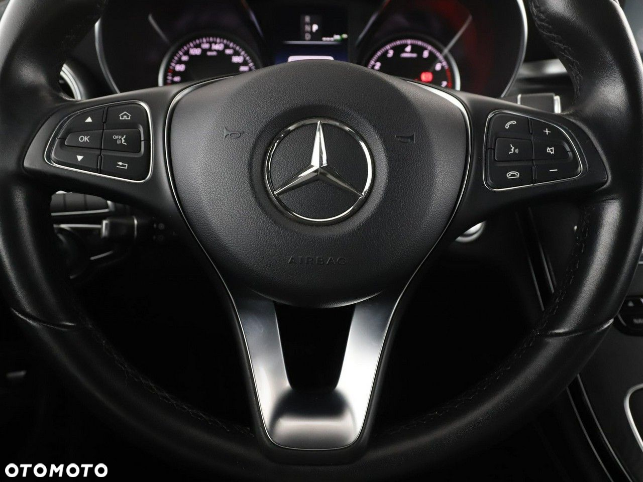 Mercedes-Benz GLC - 21