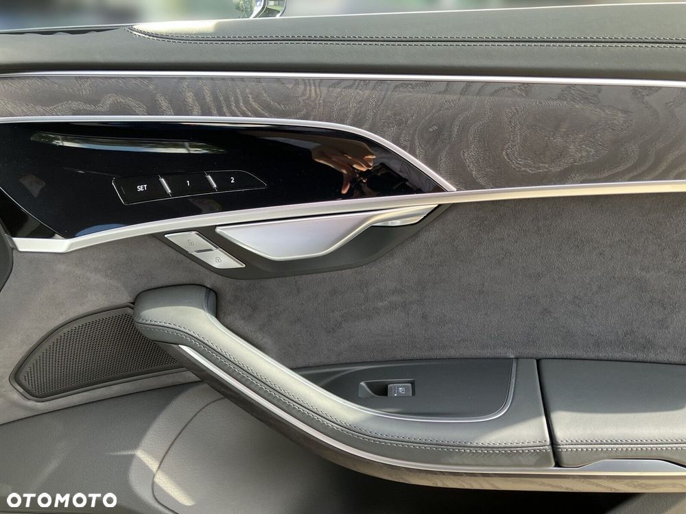 Audi A8 - 35