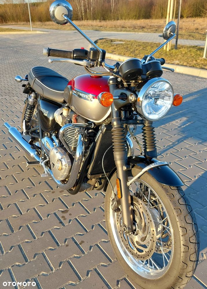 Triumph Bonneville - 18