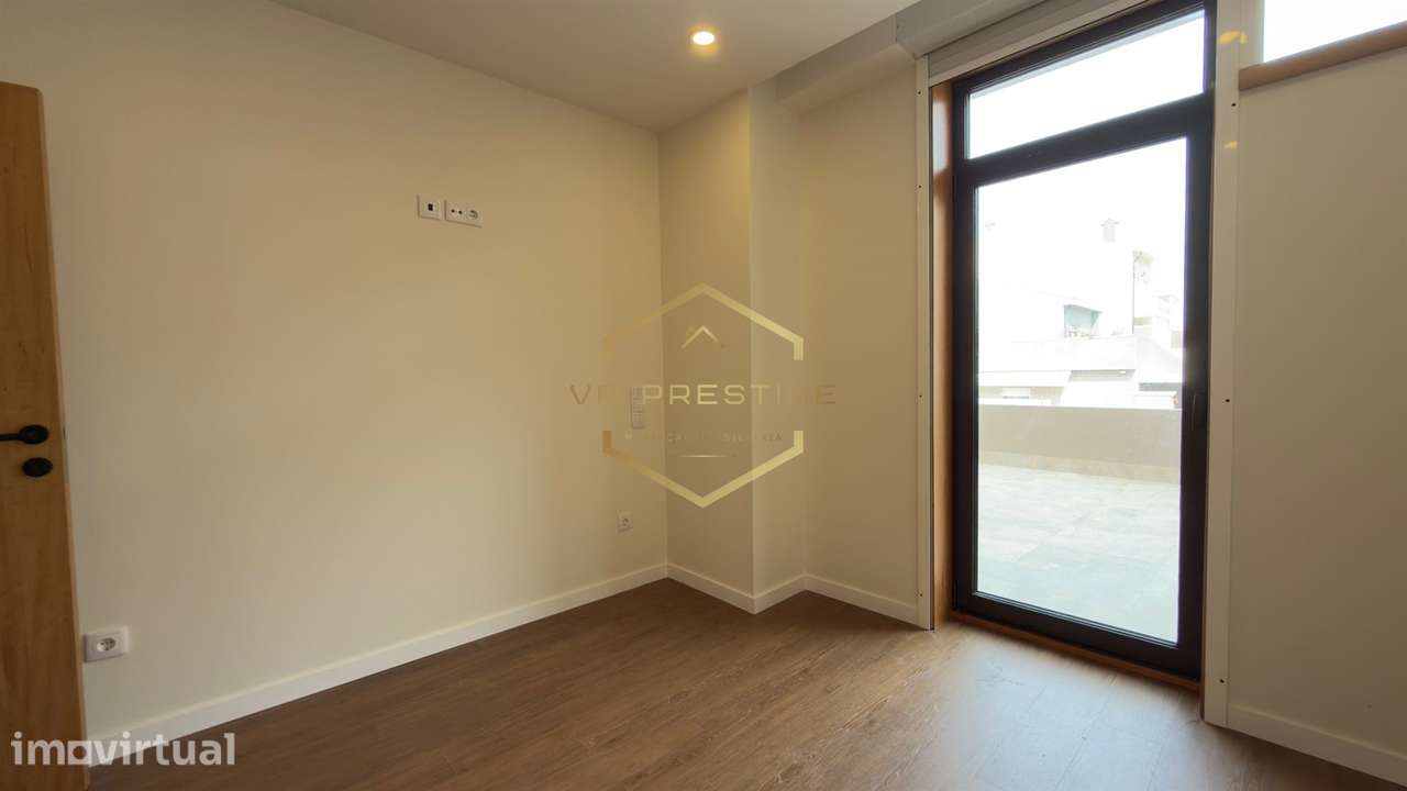 Apartamento T2 totalmente remodelado com Terraço no coração das Caxina - Grande imagem: 5/14