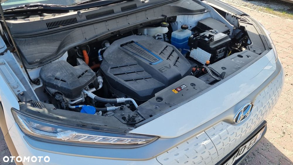 Hyundai Kona 64kWh Executive - 6