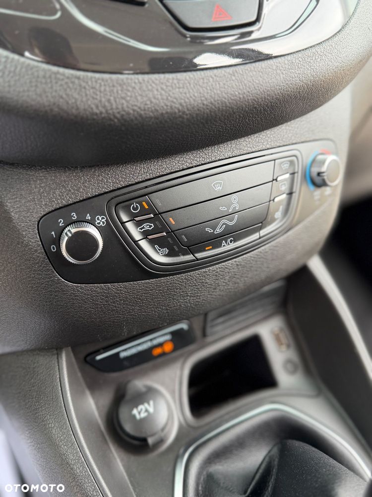 Ford Tourneo Courier 1.0 EcoBoost Titanium - 17