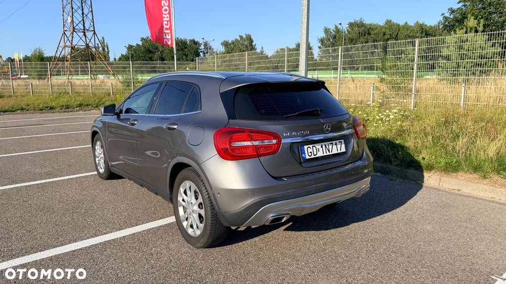 Mercedes-Benz GLA 250 4-Matic - 4