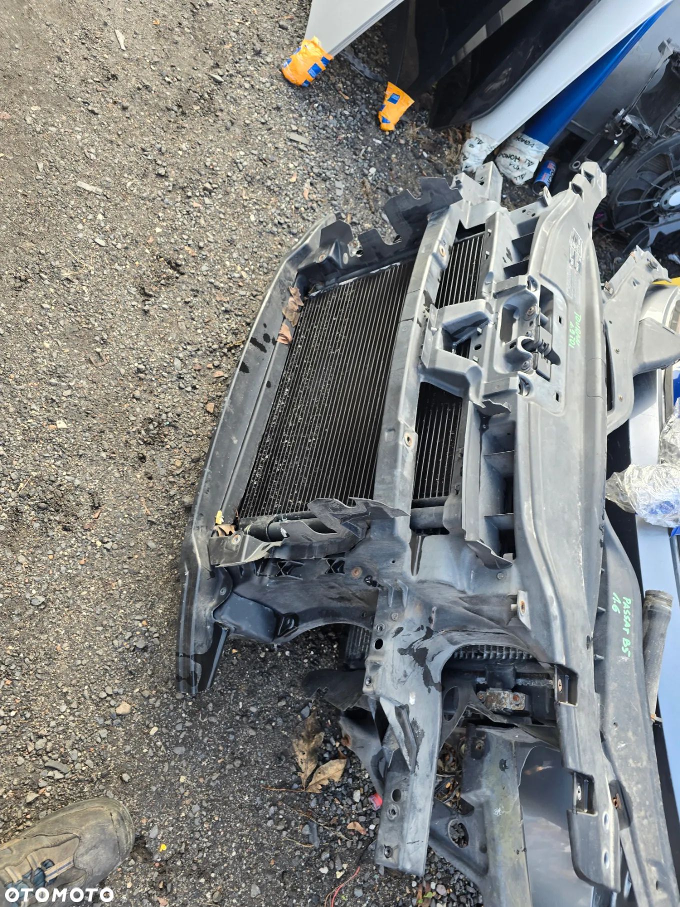 Pas przedni vw Touran /caddy 03-10 - 1