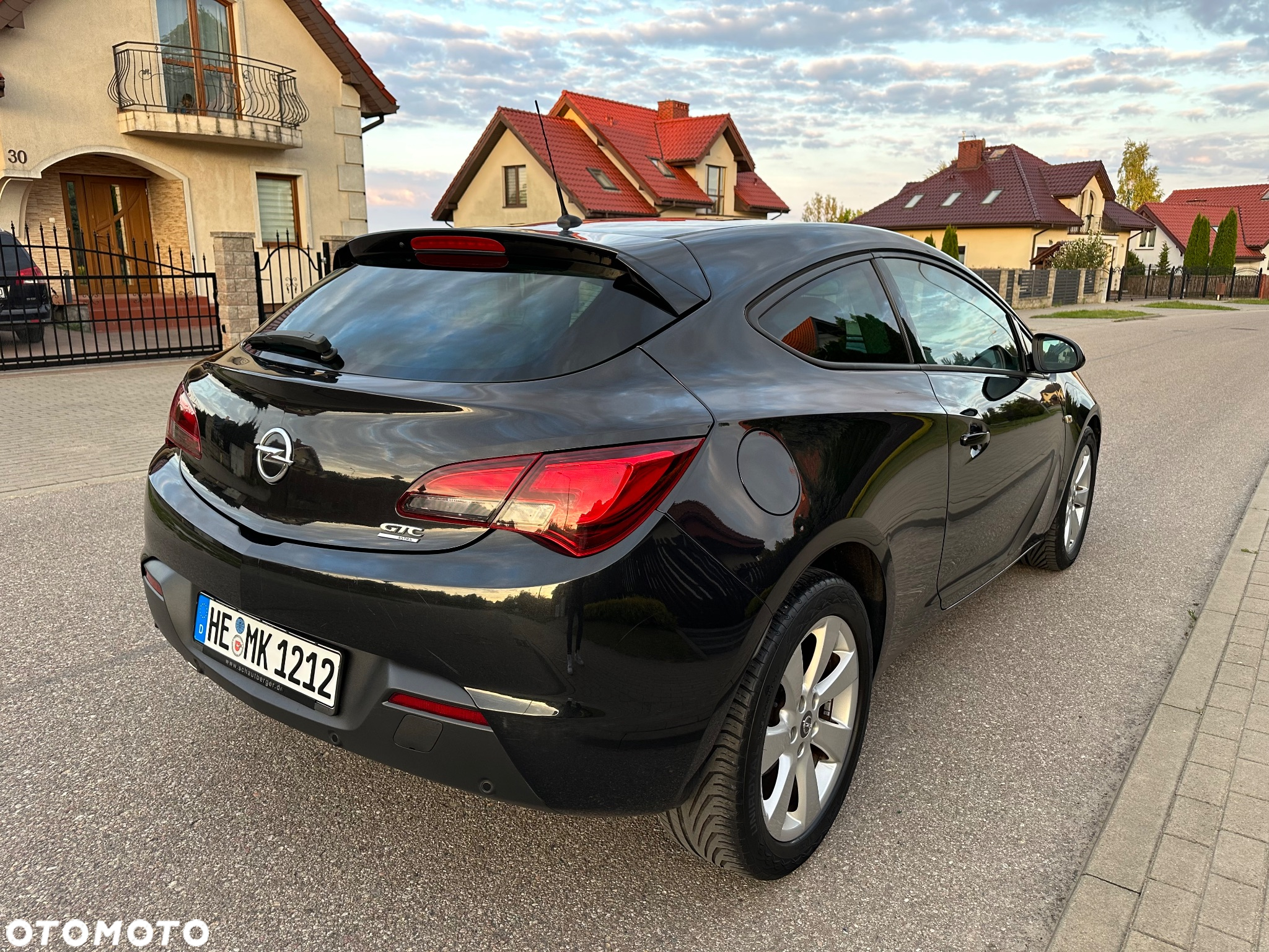 Opel Astra IV GTC 1.4 T Sport S&S - 12