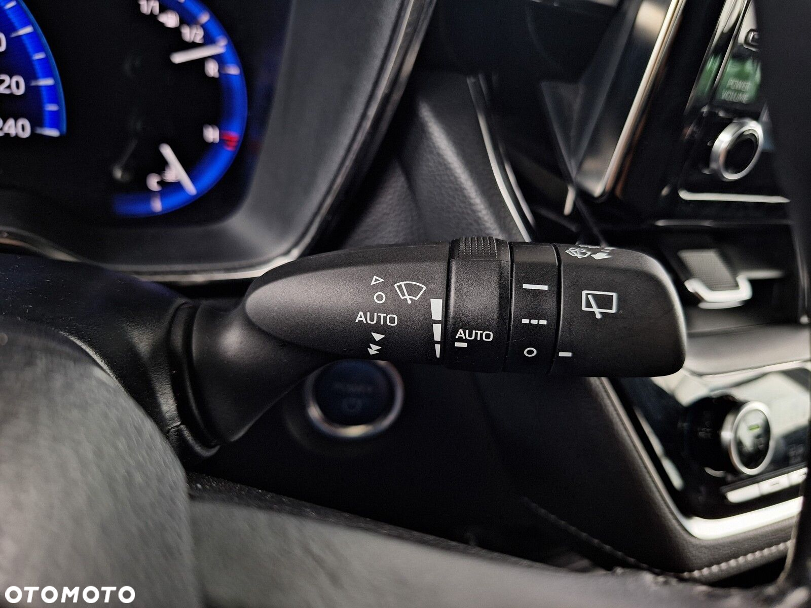 Toyota Corolla 1.8 Hybrid Comfort - 32